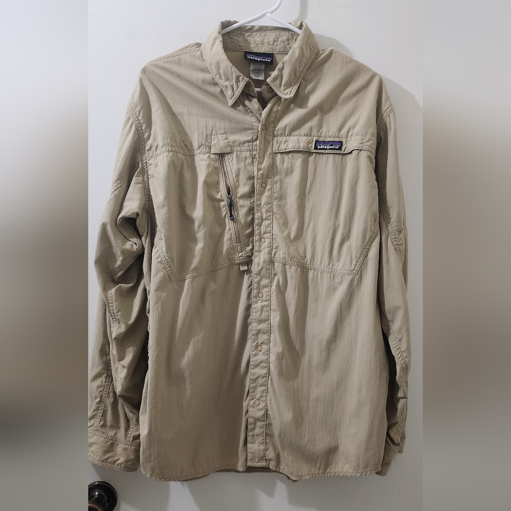 Patagonia Men's Tan Jacket, Size Large.